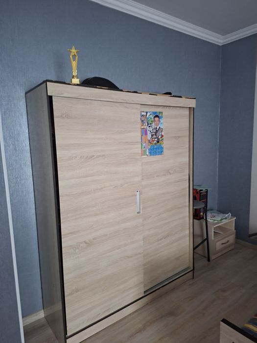 Шифонер және кроватьпен сатылады