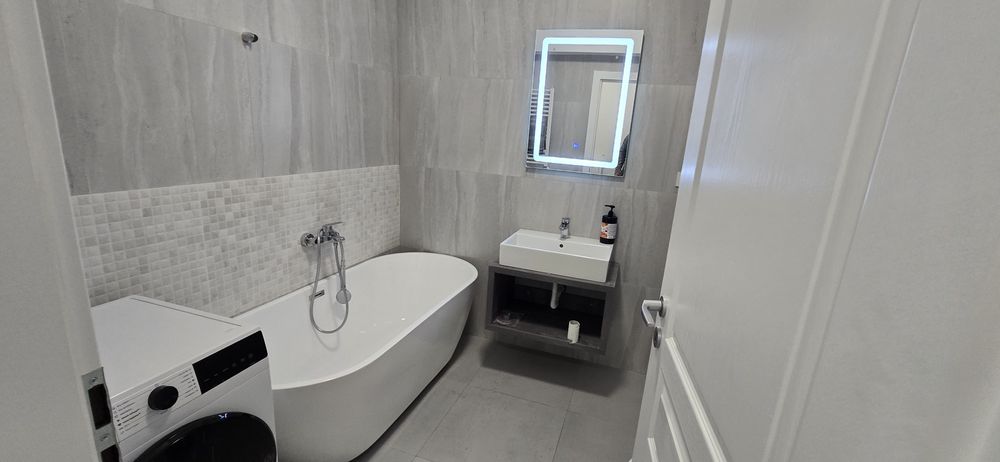 Pers Fizică 3camere+parcare 67mp