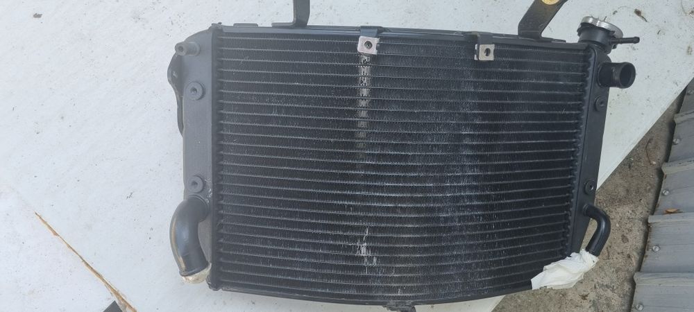 Bord yzf r1 ,radiator , tobe stock si evacuare mivv cbr 1000rr