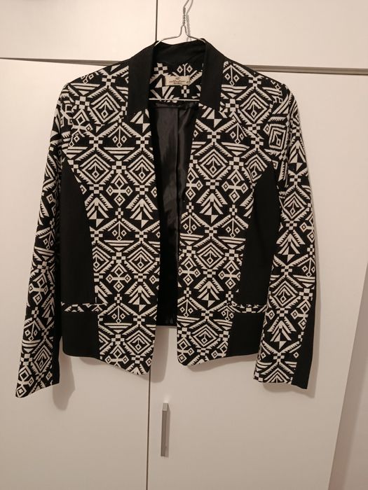 Vând sacou de dama.