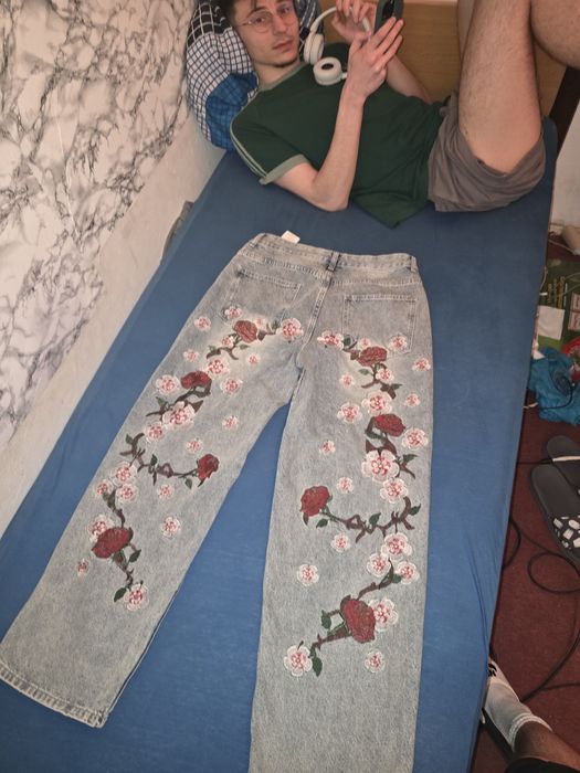 Blugi baggy cu model floral