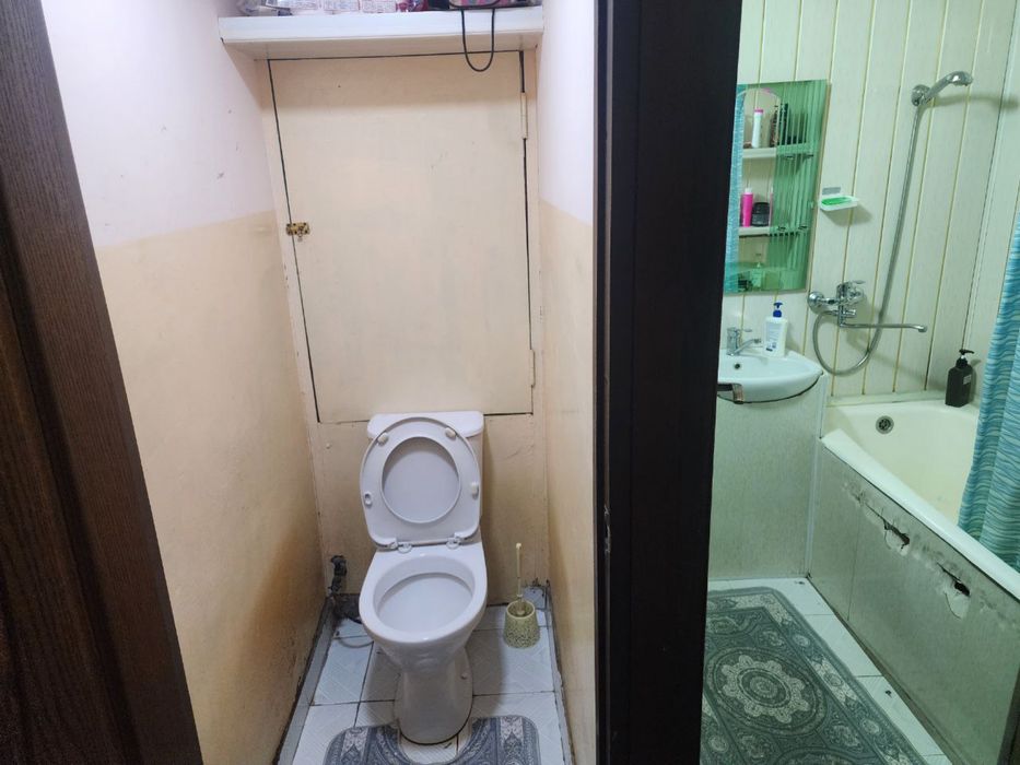 Продается 2/5/5 на Карасу-4 Среднее состояние Не торец 2 балкона