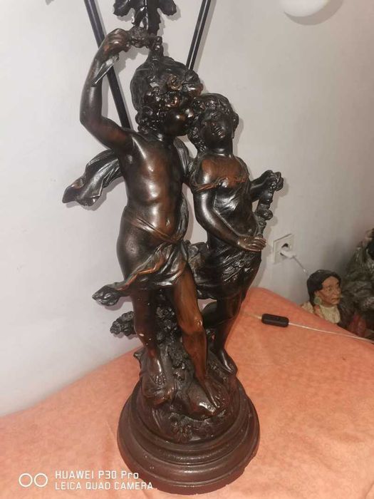 Statuie veioza cu doua brate