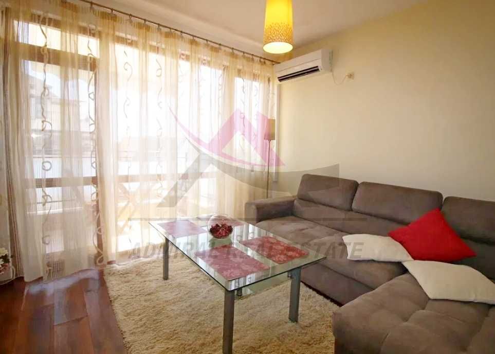 Дава се под наем Двустаен апартамент в Варна, Център - 60 кв.м за 425 € - Снимка #1