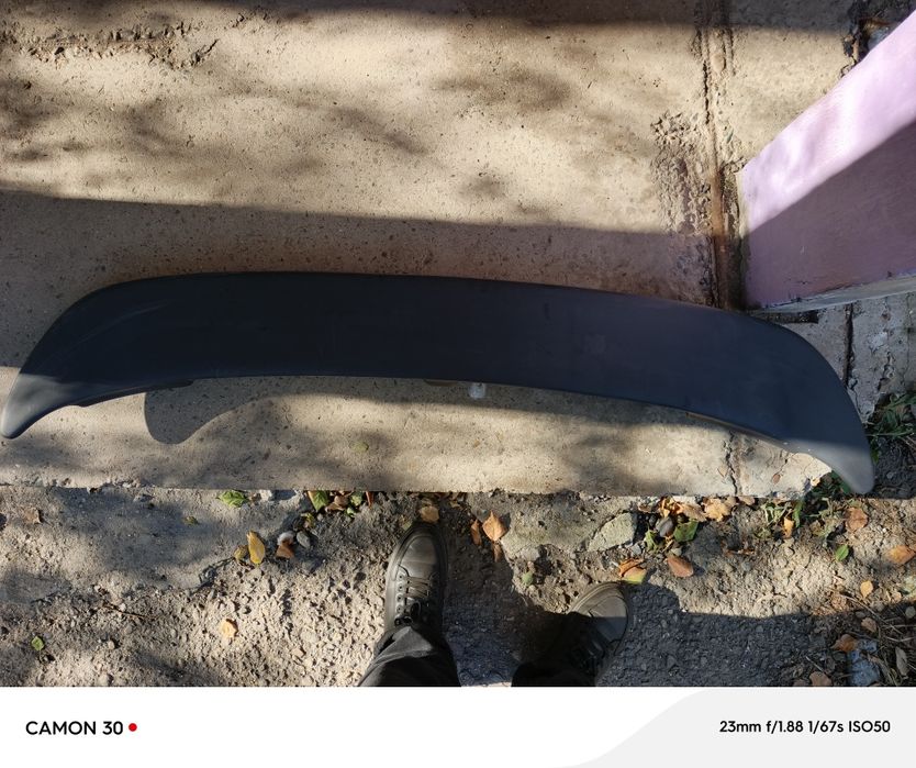 Продам спойлер на багажник