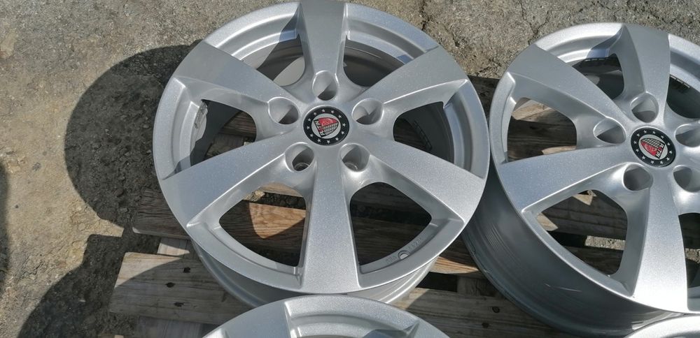 17 цола 5 х 114,3 мм Нисан / Рено / Дачия - 7,5 Инча / ЕТ 40