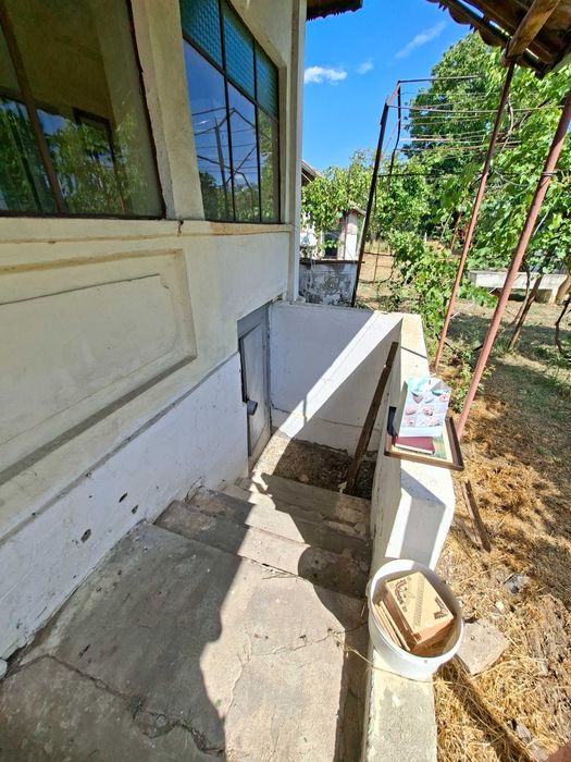 Vând proprietate în comuna Rogova (25km de Severin) având suprafața de 1140mp.