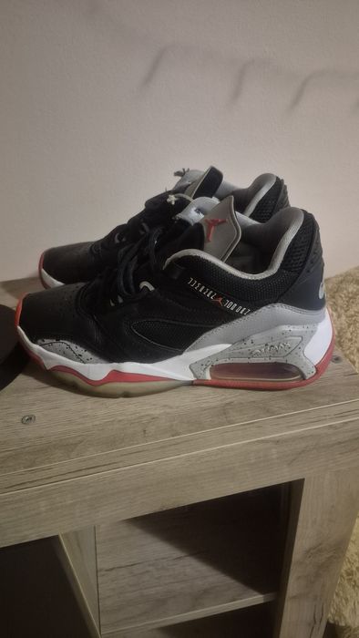 Vând adidași Jordan