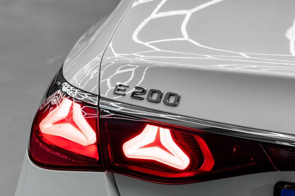 Mercedes-Benz E TVA Deductibil // Posibilitate LEASING // Distronic Plus // AMG Line