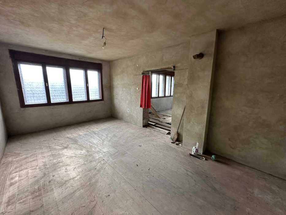 Proprietate de vânzare în Carei: două case,situate pe strada Oborului,