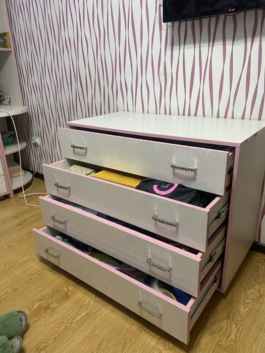 Продам шкаф вместе с тумбой плюс комод