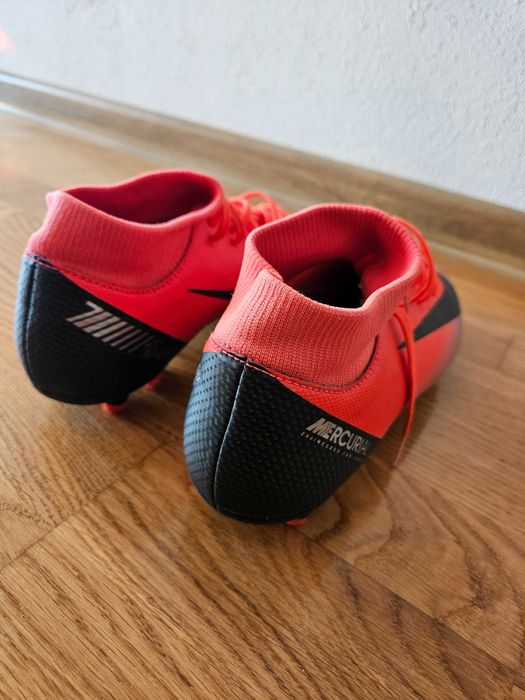 Vand ghete de fotbal cr 7 pentru iarba,numărul 40.5