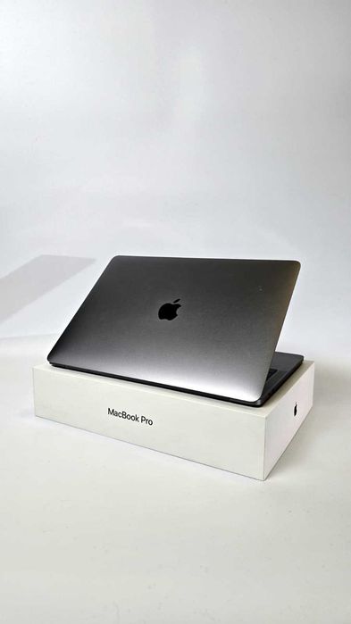 MacBook Pro 13” A1989 | i7 | 16 GB RAM | SSD 1 TB | Baterie 108 cicluri | Stare excelentă