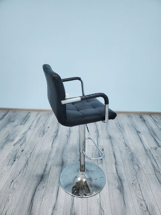 Продаю барные стулья