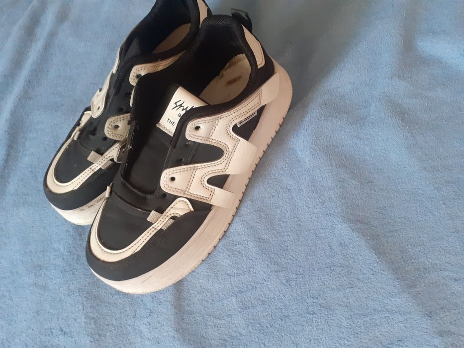 Продам кроссовки