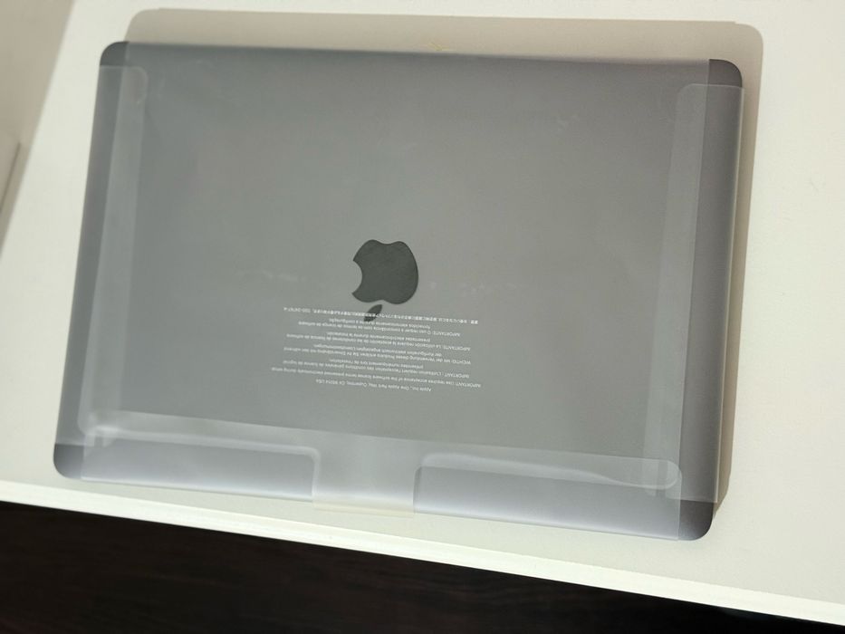 MacBook Air 13″ (2020), cip Apple M1, 8 GB RAM, 256 GB SSD