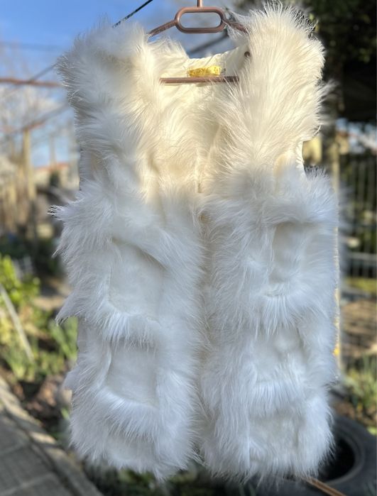 Пухен елек - бял