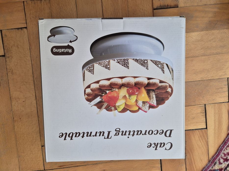 Въртяща се поставка за торта