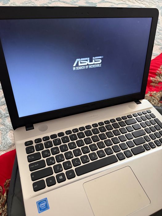 Ноутбук сатылады