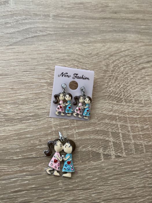 Продается набор кулон+серьги