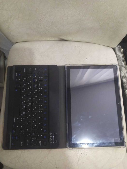 Продам планшет с клавиатурой