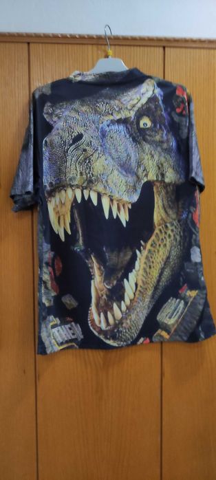 Тениска с динозавър