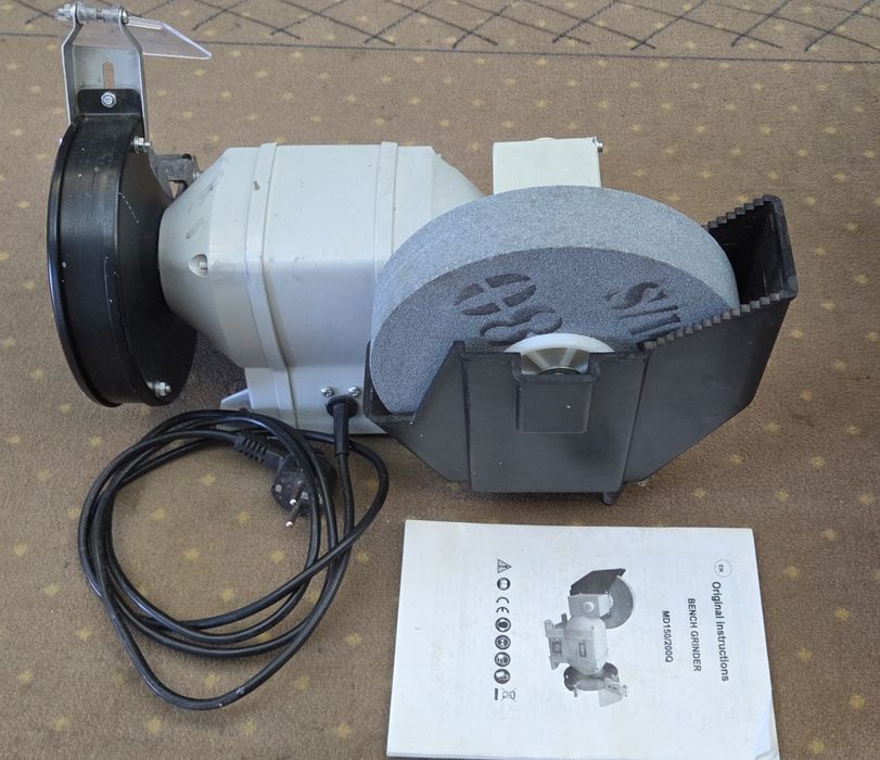 Polizor de banc cu polizare umeda