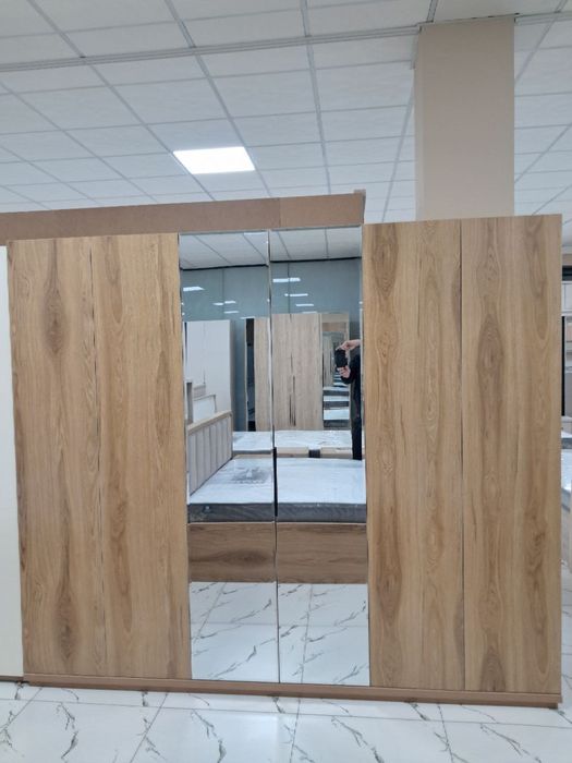 Шкаф распашной с пуш механизмом