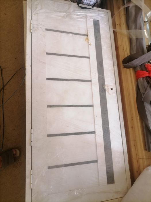 3 yangi eshik sotiladi 2 mdf 1 tasi temir eshik