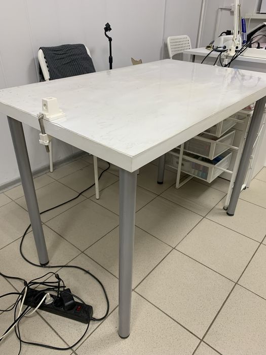 Продается стол икеа