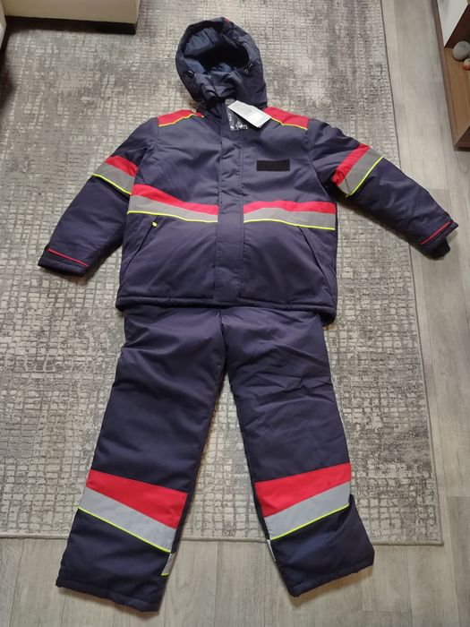 Продам зимнюю куртку комбинезон