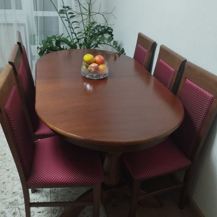 Стол со стульями