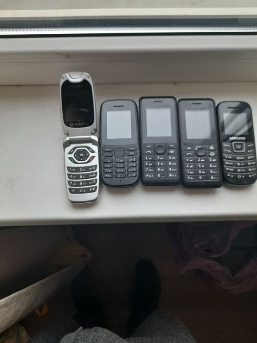 Vând telefoane vechi 200 ron