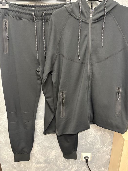 Мъжки екипи на едро