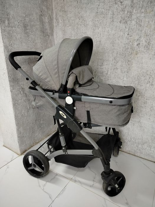 Продам десяткую коляску универсальная