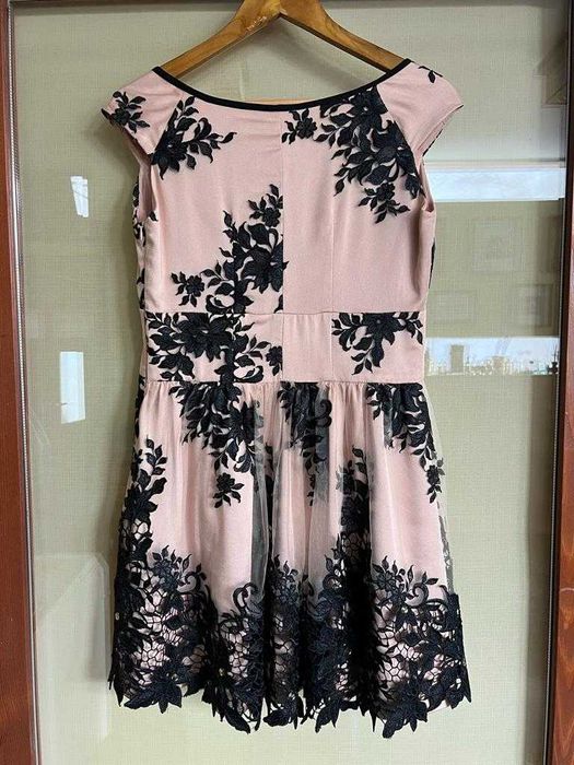 Rochie scurtă elegantă mărimea 42 de la Guara