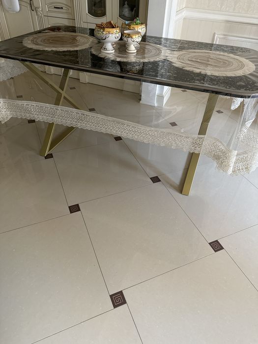 Продам стол для кухни размер 150/90