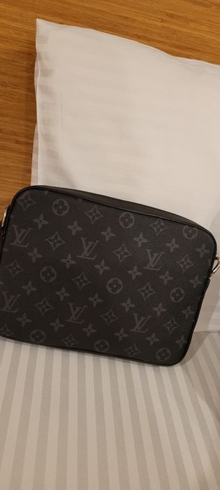 Vând borseta Louis Vuitton