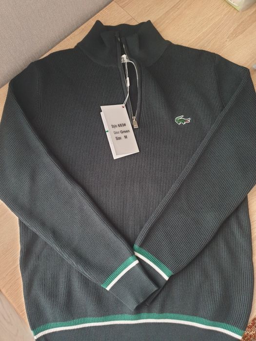джемпер бренда Lacoste зеленого цвета