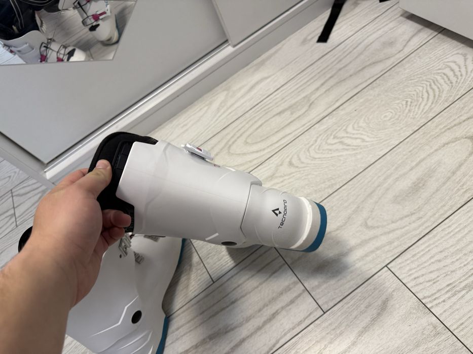 Clapari schi ski 36 23 23.5 cm ca noi 276mm tecnopro