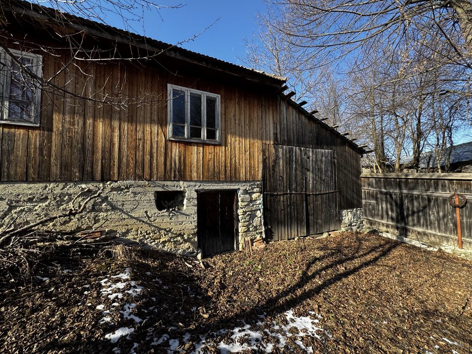 Vând casă la țară