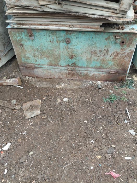 Темір үлкен ящиктер сатылады.