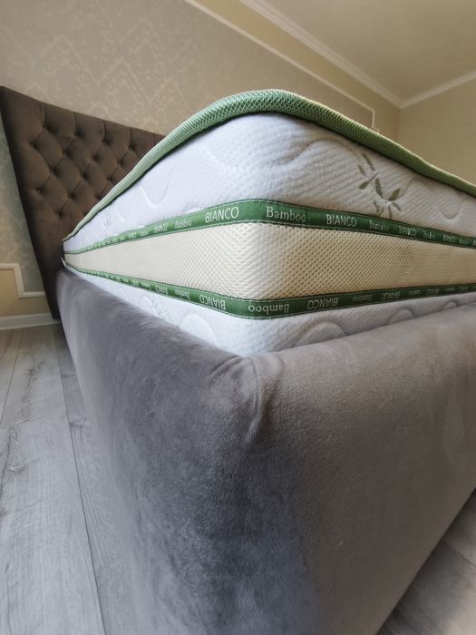 Двуспальная кровать