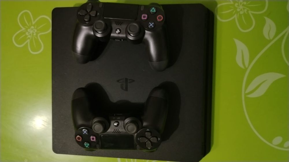 Продам плей стейшн 4 слим