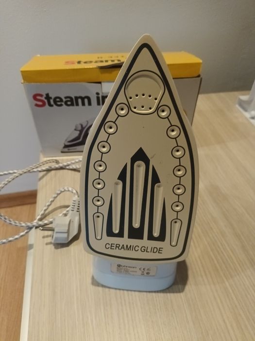 Ieftin fier de calcat 2200W Rohnson R331