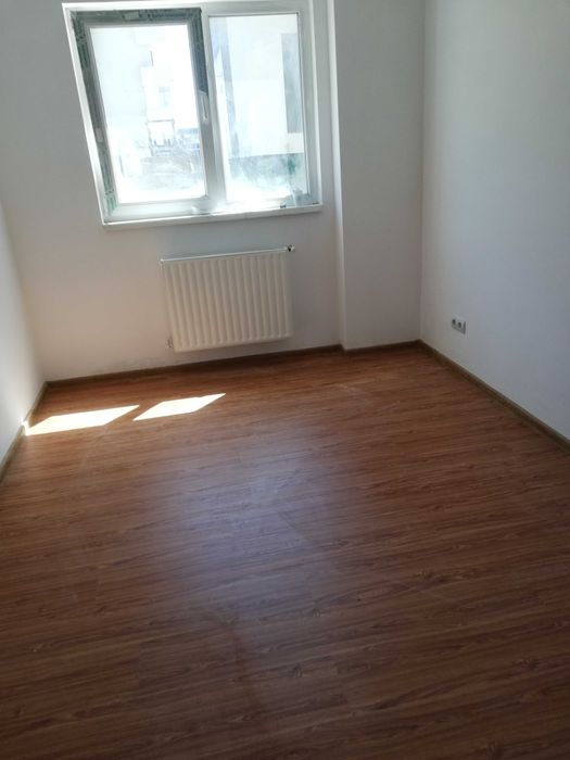Apartament cu 3 camere vând an floresti