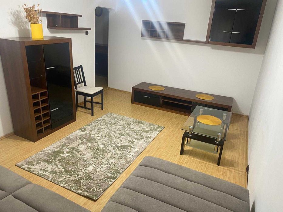 Inchiriez apartament 3 camere,cu loc de parcare