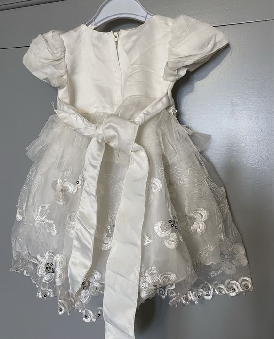 Платье нарядное на  1-2 годика