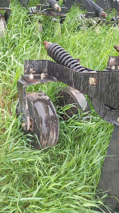 Глубокорыхлитель John Deere 2100