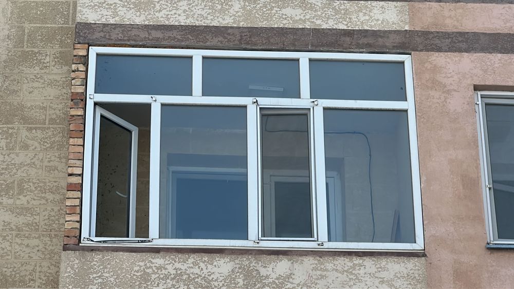 Продам пластиковую окну